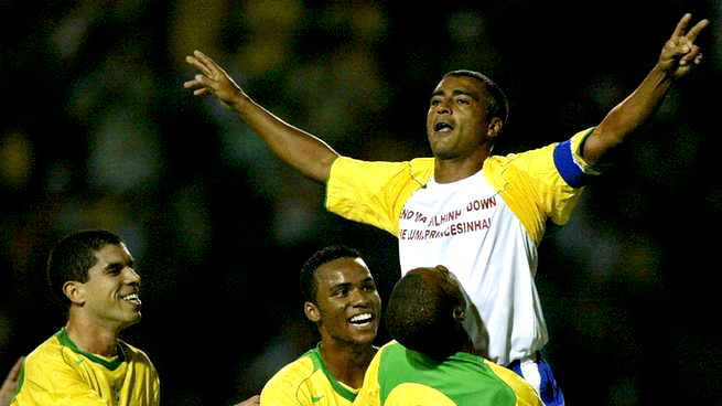 Romário no último jogo vestido a camisa da seleção brasileira