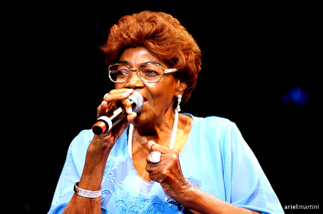 retrato de Dona Ivone Lara