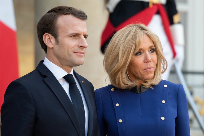 Emmanuel Macron e sua esposa Brigitte