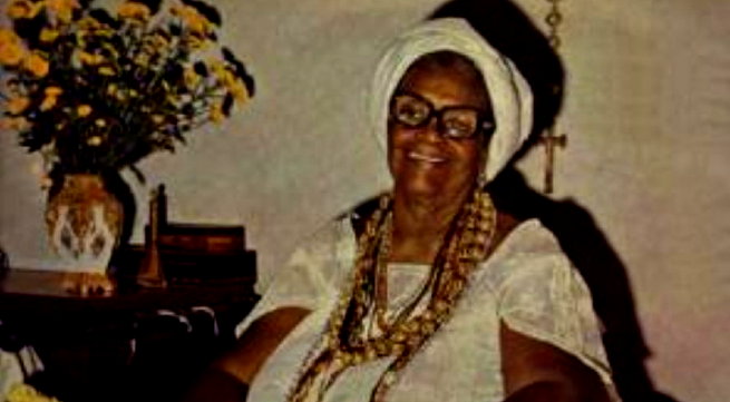 M&atilde;e Menininha