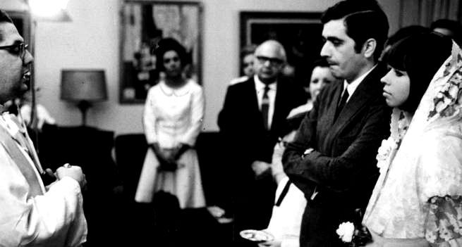 Nara Le&atilde;o e Cac&aacute; Diegues no dia do casamento (26 de julho de 1967)