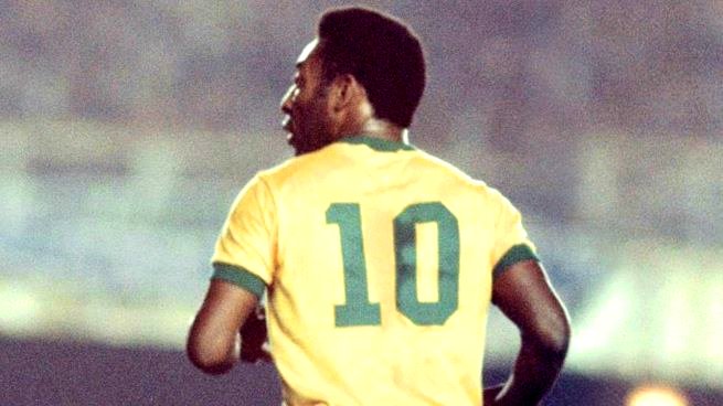 Pelé inventou o país do futebol aos 17 anos