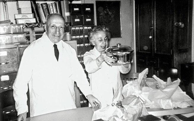 Georgios Papanikolaou e a mulher Mary Andromache Mavroyeni trabalharam juntos no laboratório