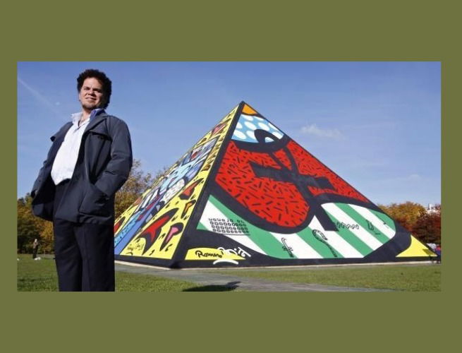 Romero Britto e a pirâmide no Hyde Park