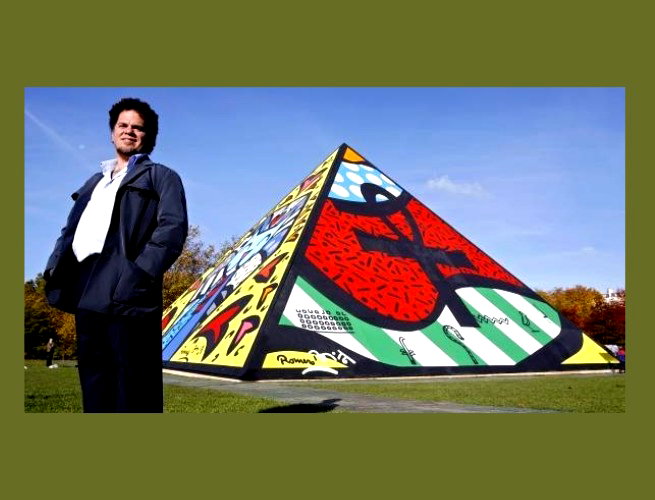 Romero Britto e a pir&acirc;mide no Hyde Park